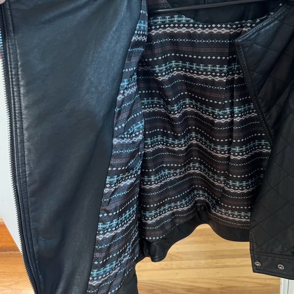 Woman’s Leather Jacket - Picture 5 of 5